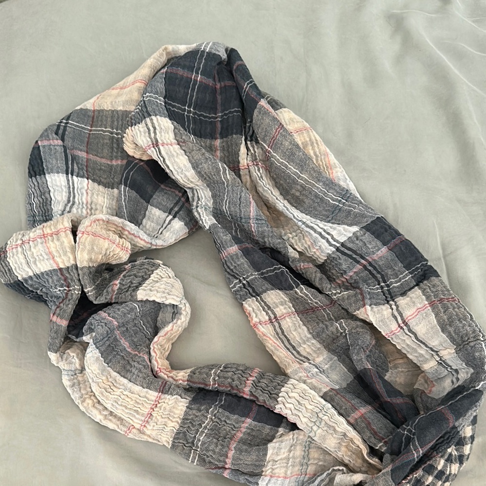 Loft Plaid Scarf in Gray and Cream